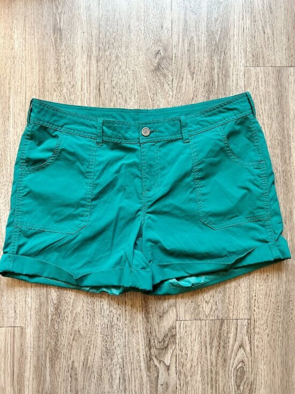 North Face Women's Lightweight Mapleton Shorts in Green Size 14